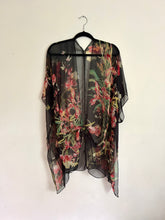 Load image into Gallery viewer, Black and Res Flowers Sheer Kimono