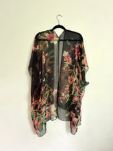 Load image into Gallery viewer, Black and Res Flowers Sheer Kimono