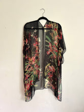 Load image into Gallery viewer, Black and Res Flowers Sheer Kimono
