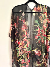 Load image into Gallery viewer, Black and Res Flowers Sheer Kimono