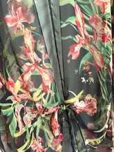 Load image into Gallery viewer, Black and Res Flowers Sheer Kimono