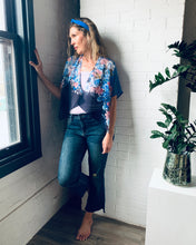 Load image into Gallery viewer, Two Tone Blue Sheer Floral Cropped Kimono