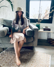 Load image into Gallery viewer, Two Tone Grey Sheer Floral Cropped Kimono