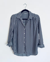 Load image into Gallery viewer, Navy and White stripe vintage button up blouse- Medium/Large
