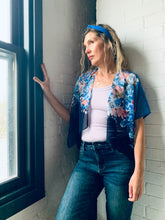 Load image into Gallery viewer, Two Tone Blue Sheer Floral Cropped Kimono
